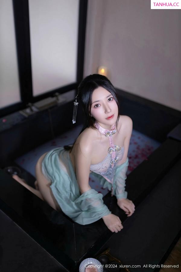 鱼子酱fish  [XiuRen]高清写真图 2024.04.19 No.8428 鱼子酱Fish 美腿性感第52张图片